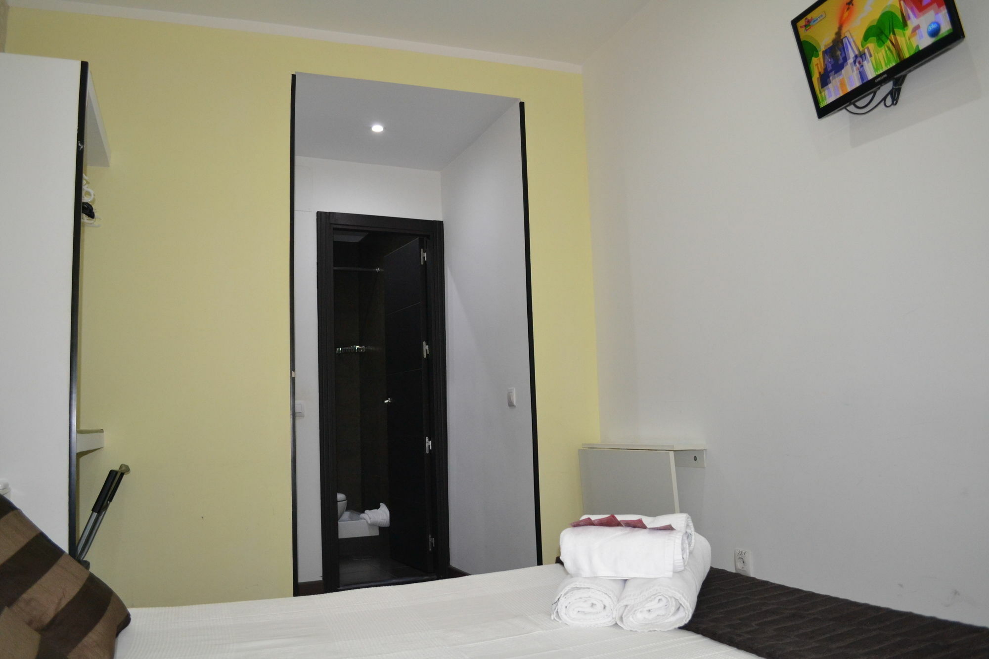 Hostal El Brezo Madrid Exterior photo