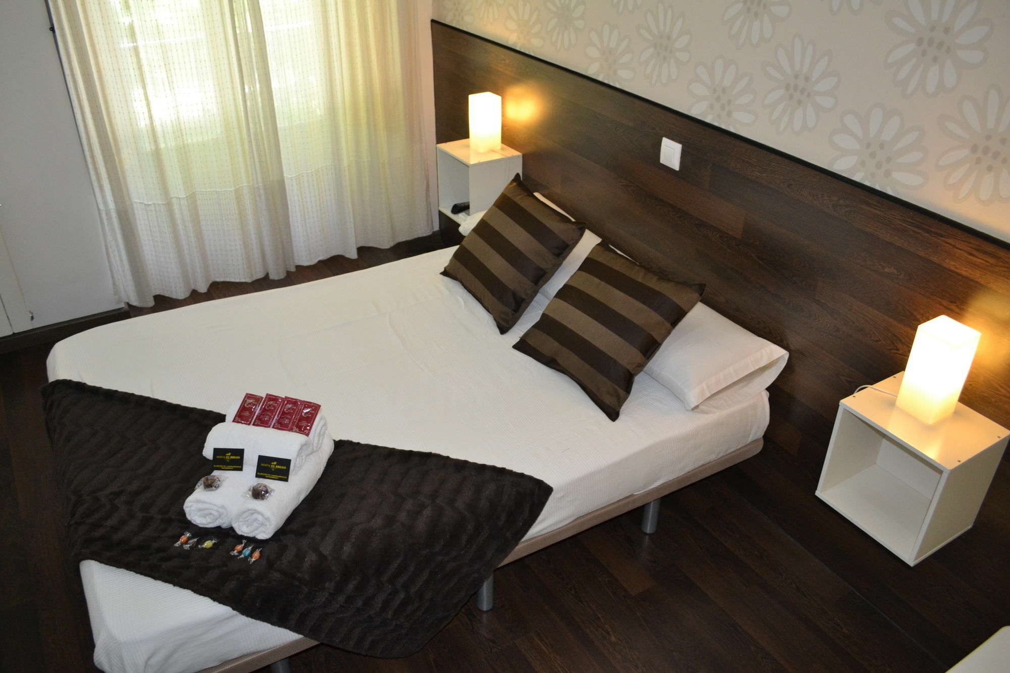 Hostal El Brezo Madrid Exterior photo