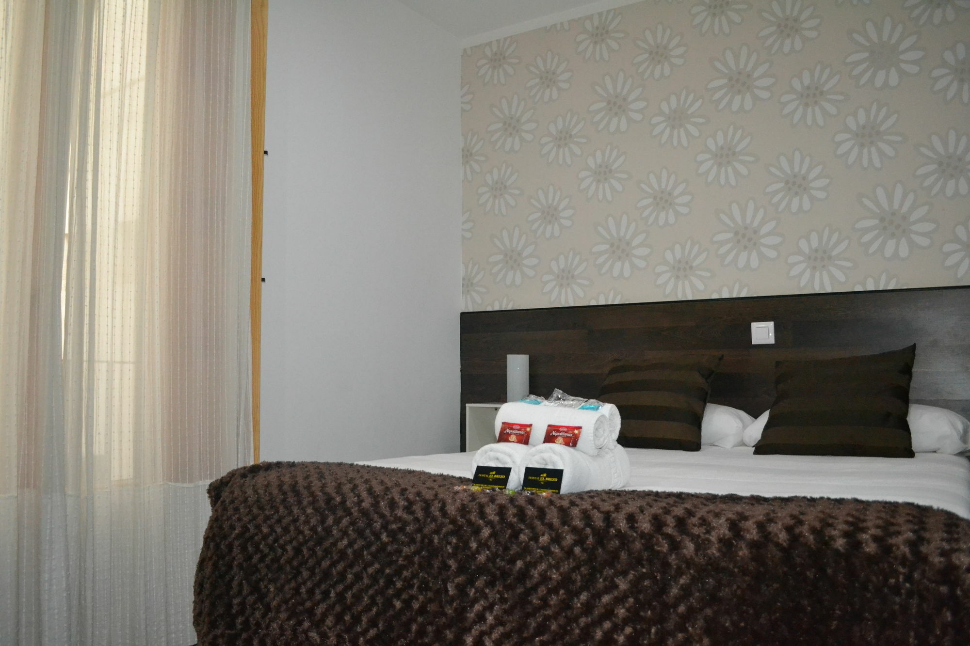 Hostal El Brezo Madrid Exterior photo